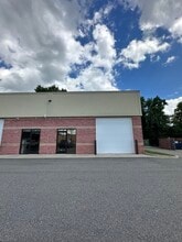 8443 Ellerson dr, Mechanicsville, VA à louer Photo de l’immeuble– Image 2 sur 2