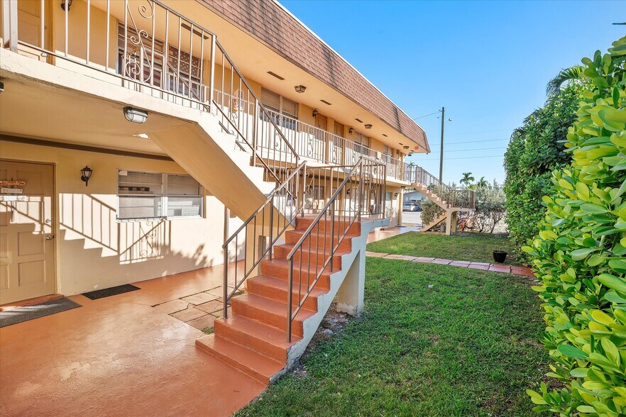 701 NE 8th St, Hallandale Beach, FL à vendre - Photo de l’immeuble – Image 3 sur 31