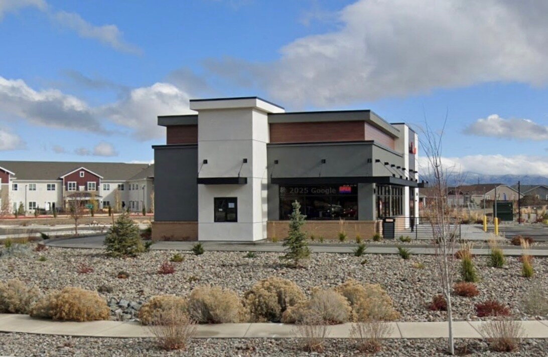 913 Santa Anita Ave, Minden, NV à louer Photo de l’immeuble– Image 1 sur 4