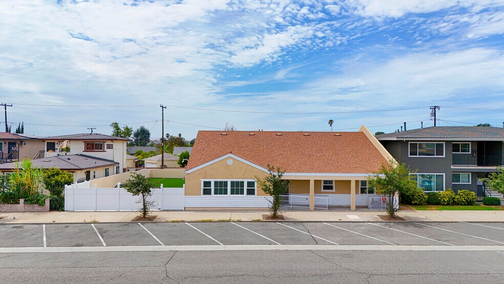208 W Fairview Ave, San Gabriel, CA à vendre - Photo de l’immeuble – Image 3 sur 7