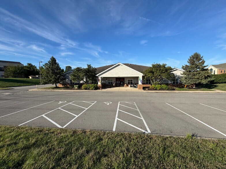 7810 Graphics Way, Lewis Center, OH à vendre - Photo de l’immeuble – Image 3 sur 18