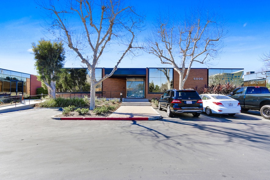 5000 Campus Dr, Newport Beach, CA à louer - Photo de l’immeuble – Image 3 sur 11