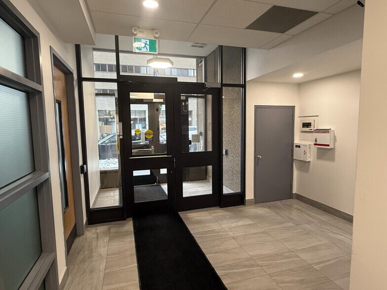128 Larch St, Sudbury, ON à louer - Photo de l’immeuble – Image 2 sur 15