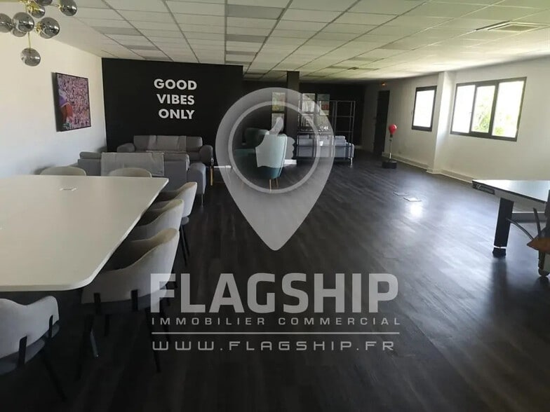 Bureau dans Neuilly-Plaisance à vendre - Photo de l’immeuble – Image 2 sur 9