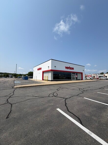 175 Highland Ave, Seekonk, MA à louer - Photo de l’immeuble – Image 1 sur 5