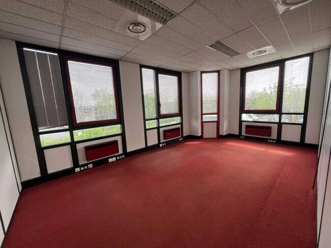 Plus de détails pour 69 Rue De La Belle Etoile, Roissy-en-France - Bureau, Local d'activités à louer