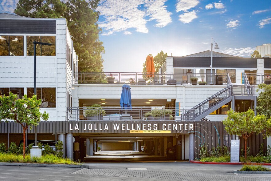 8950 Villa La Jolla Dr, La Jolla, CA à louer - Photo de l’immeuble – Image 1 sur 26