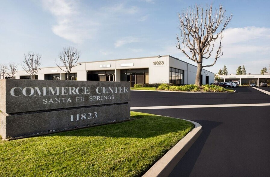 11823 Slauson Ave, Santa Fe Springs, CA à louer - Photo de l’immeuble – Image 2 sur 4