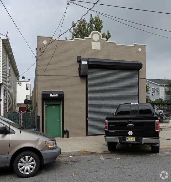381 Whiton St, Jersey City, NJ à vendre - Photo principale – Image 1 sur 2