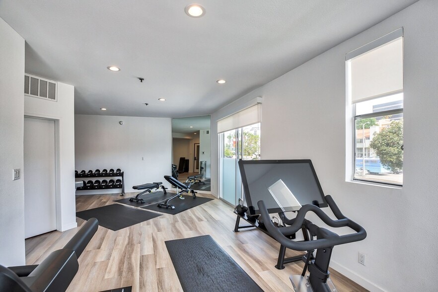 8600 Burton Way, Los Angeles, CA à vendre - Photo de l’immeuble – Image 2 sur 25