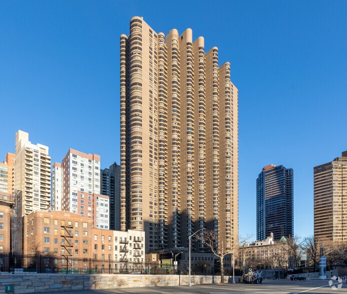 345 E 37th St, New York, NY à louer - Photo principale – Image 1 sur 6