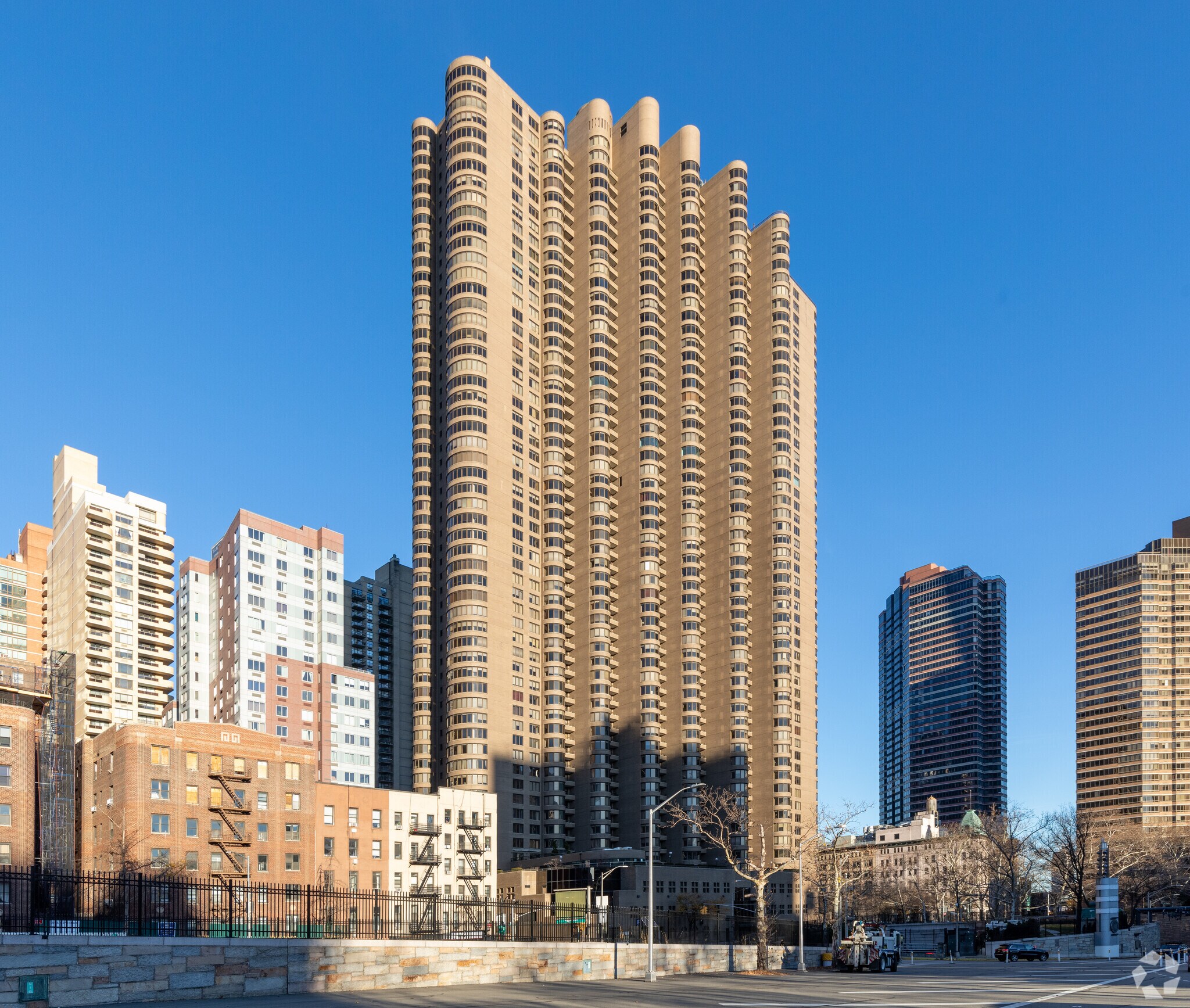 345 E 37th St, New York, NY à louer Photo principale– Image 1 sur 7