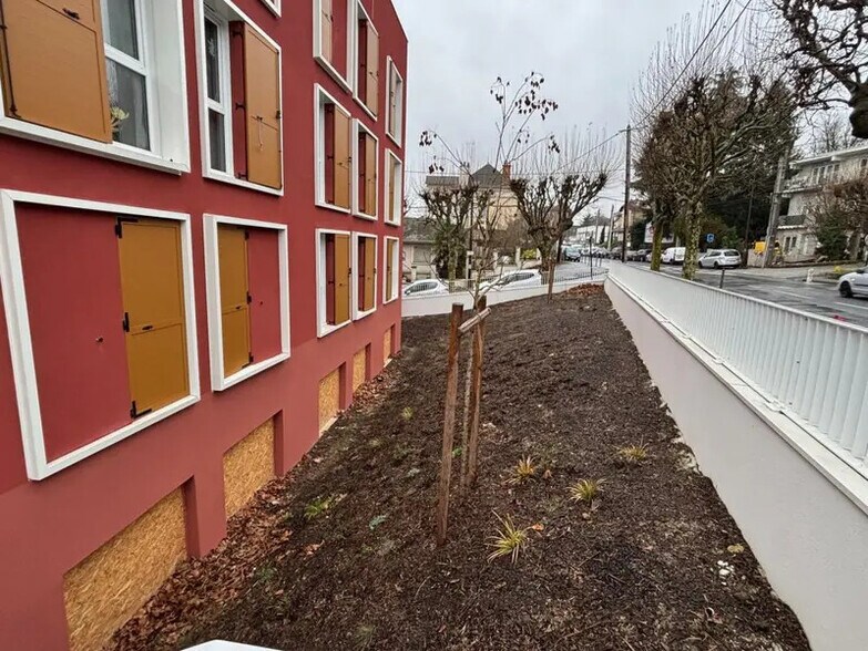 Local commercial dans Épinay-sur-Orge à louer - Photo de l’immeuble – Image 3 sur 7