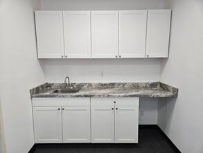 4025 Spencer St, Torrance, CA à louer Photo intérieure– Image 2 sur 9