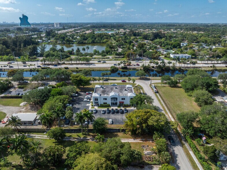 5397 Orange Dr, Davie, FL à louer - Photo de l’immeuble – Image 3 sur 24