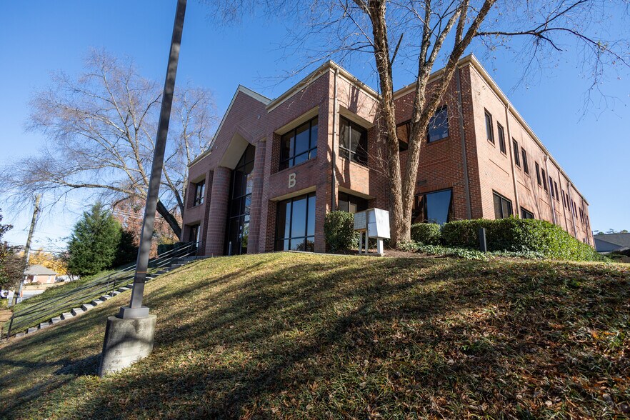 330 Pelham Rd, Greenville, SC à louer - Photo de l’immeuble – Image 1 sur 4
