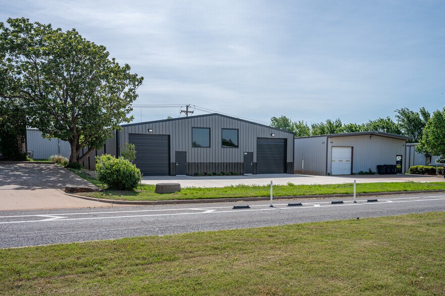 8610 N Classen Blvd, Oklahoma City, OK à louer - Photo de l’immeuble – Image 2 sur 16