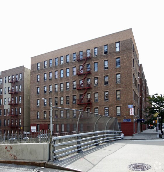 3050 Grand Concourse, Bronx, NY à louer - Photo de l’immeuble – Image 2 sur 14