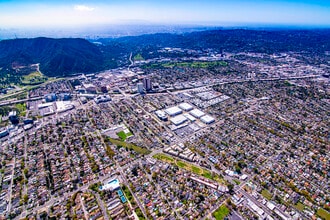 509-531 N Hollywood Way, Burbank, CA - Vue aérienne  vue de carte - Image1