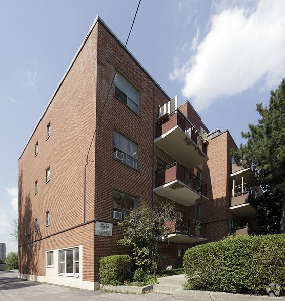 391 Major Mackenzie Dr E, Richmond Hill, ON à vendre - Photo de l’immeuble – Image 2 sur 13