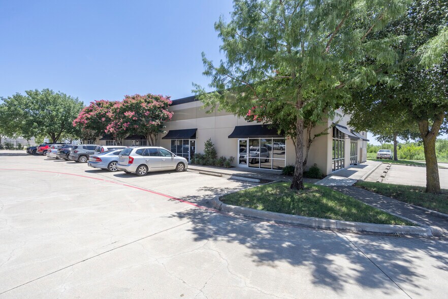 99 Regency Pky, Mansfield, TX à louer - Photo de l’immeuble – Image 3 sur 7