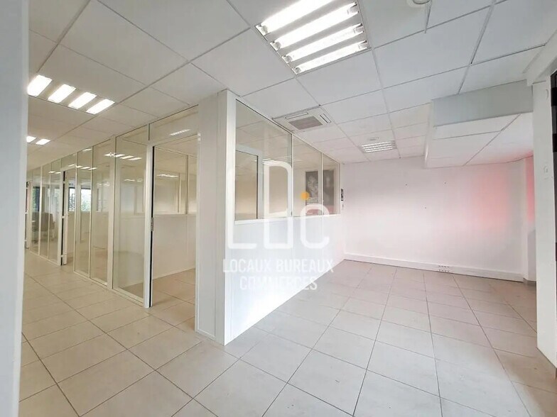 251 Route De Vannes, Saint-Herblain à louer - Photo de l’immeuble – Image 2 sur 7