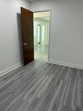 1600 Ponce De Leon Blvd, Coral Gables, FL à louer Photo intérieure– Image 2 sur 20