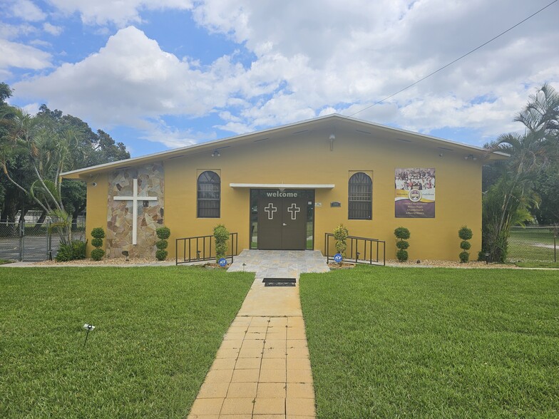 17001 NW 20th Ave, Miami Gardens, FL à louer - Photo de l’immeuble – Image 1 sur 7