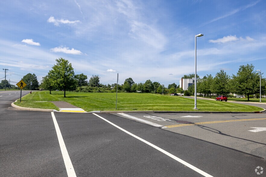 1100 Charles Ewing Blvd, Ewing, NJ à vendre - Photo de l’immeuble – Image 1 sur 14