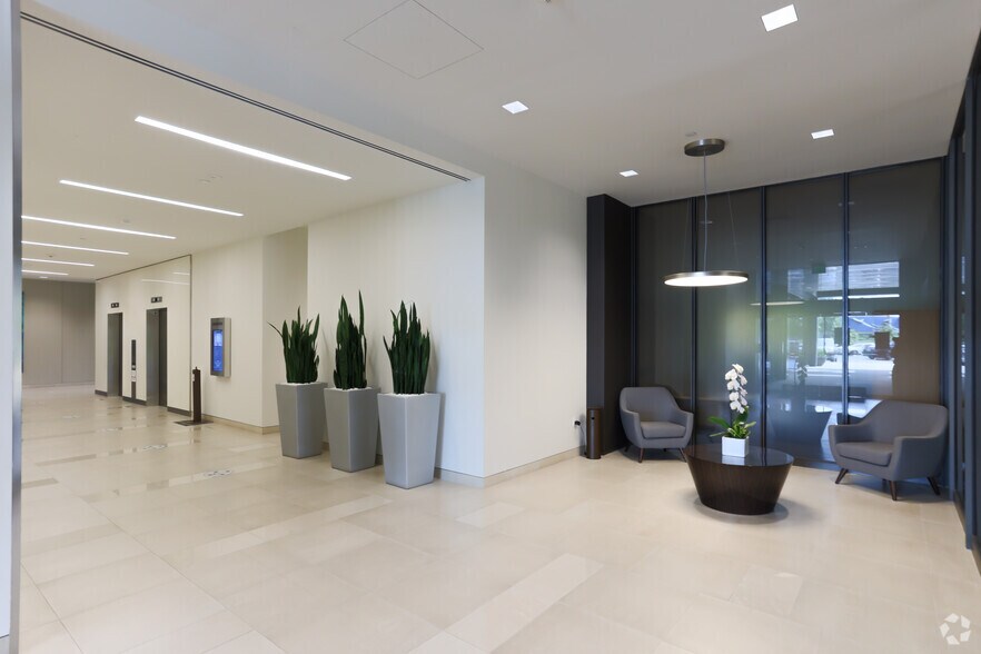 4400 MacArthur Blvd, Newport Beach, CA à louer - Hall d’entrée – Image 3 sur 9