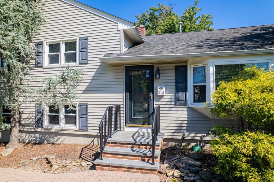 30 Brant Ave, Clark, NJ à vendre - Photo de l’immeuble – Image 2 sur 31