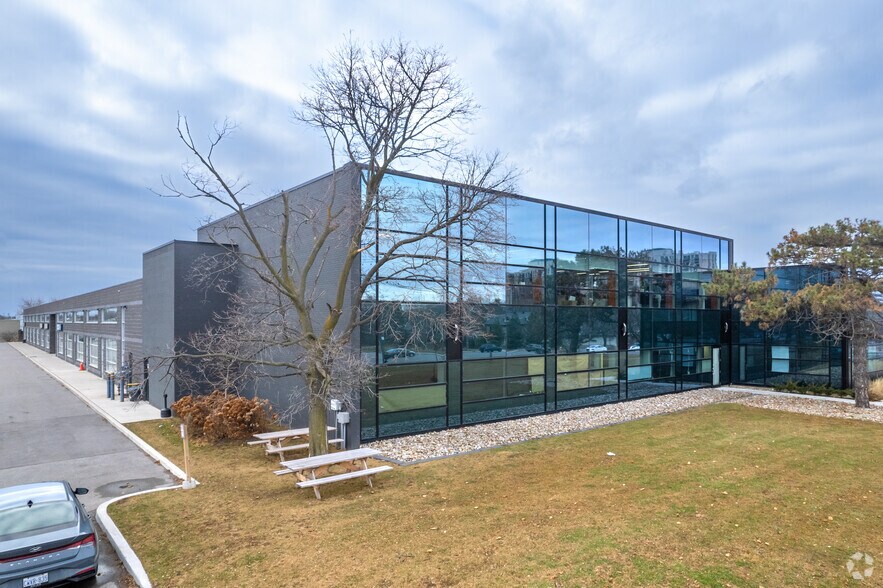 1550 Birchmount Rd, Toronto, ON à louer - Photo de l’immeuble – Image 1 sur 3