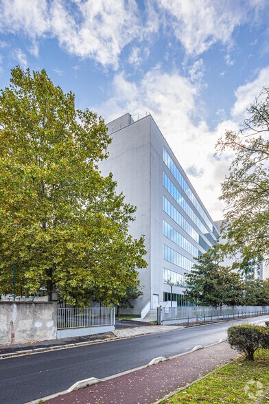 420 Rue D'Estienne D'Orves, Colombes à louer - Photo de l’immeuble – Image 3 sur 4