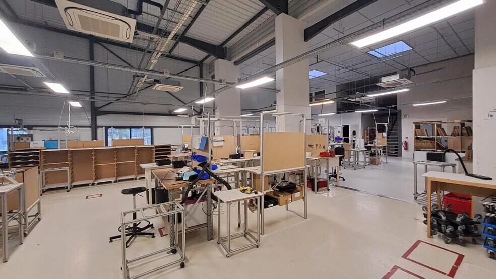 Bureau dans FLEURIEUX SUR L 39 ARBRESLE à louer - Photo de l’immeuble – Image 3 sur 7