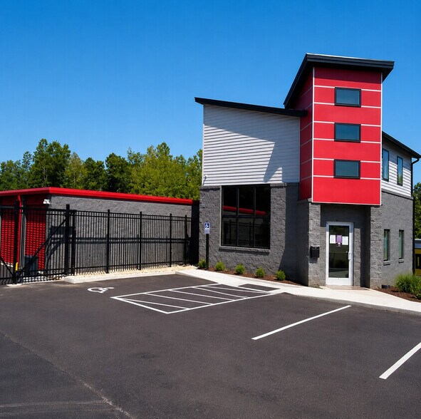 1000 Creekside Ln, Lynchburg, VA à louer - Photo de l’immeuble – Image 1 sur 5
