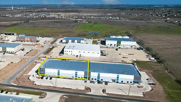 100 Tk Industrial Blvd, Hutto, TX à louer - Photo de l’immeuble – Image 2 sur 2