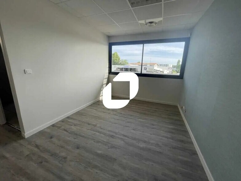 Bureau dans La Teste-de-Buch à louer - Photo intérieure – Image 3 sur 7