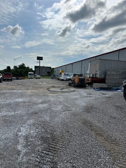 1521 E Commerce Ave, Carlisle, PA à louer - Photo de l’immeuble – Image 2 sur 8