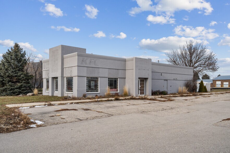 10 Plaza Dr, Clear Lake, IA à louer - Photo de l’immeuble – Image 2 sur 24