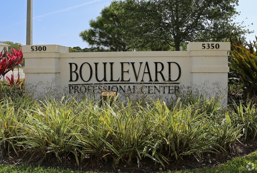 5350 W Hillsboro Blvd, Coconut Creek, FL à louer - Photo de l’immeuble – Image 2 sur 37