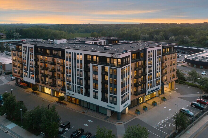 1700 Plymouth Rd, Minnetonka, MN à louer - Photo de l’immeuble – Image 3 sur 47