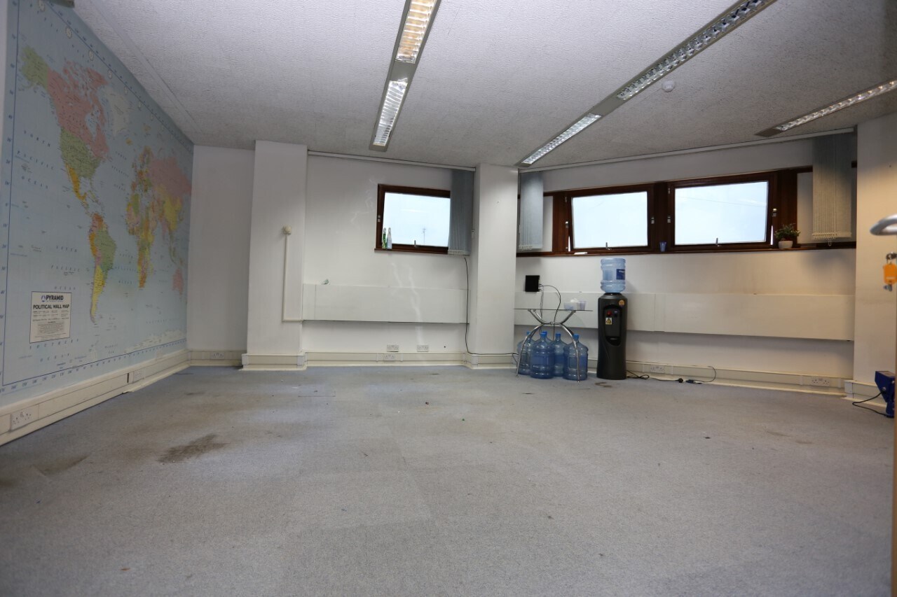 369 Burnt Oak Broa, Edgware à louer Photo intérieure– Image 1 sur 4