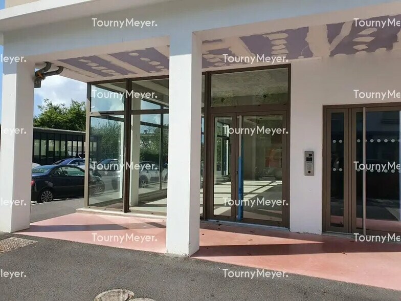 Bureaux/Local commercial dans Lorient à louer - Photo de l’immeuble – Image 3 sur 4