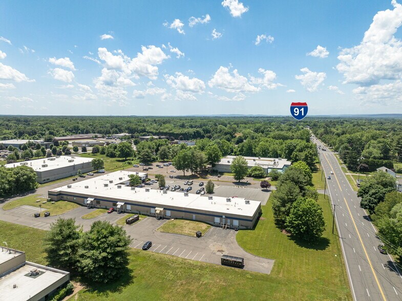 72 Shaker Rd, Enfield, CT à louer - Photo de l’immeuble – Image 2 sur 9