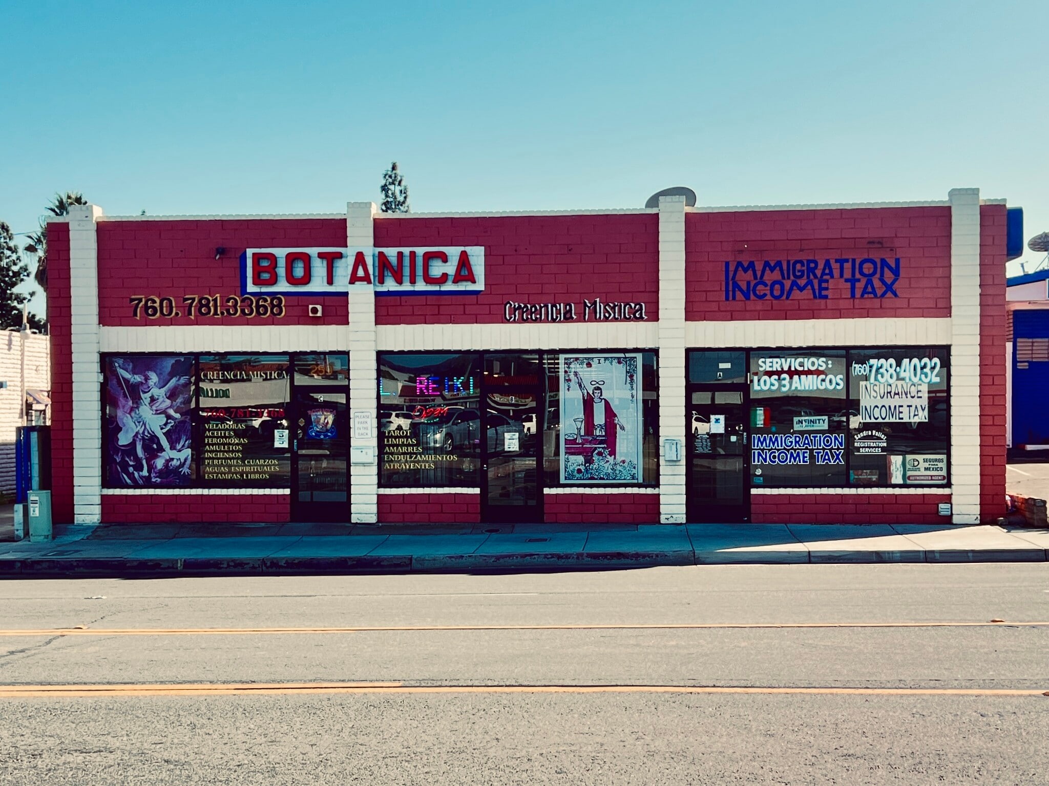 259 W Washington Ave, Escondido, CA à louer Photo de l’immeuble– Image 1 sur 9