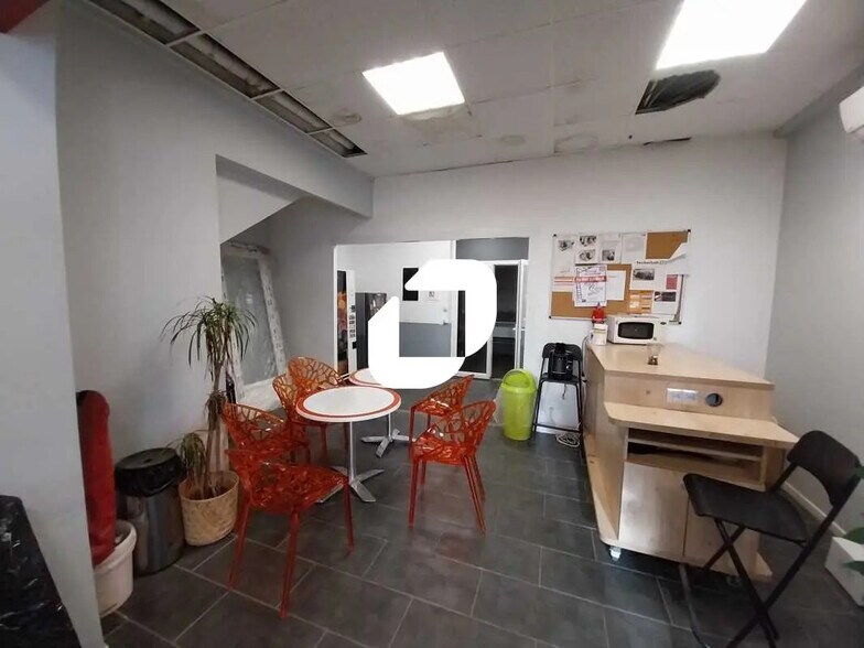 Local d’activités dans Bordeaux à louer - Photo de l’immeuble – Image 3 sur 16