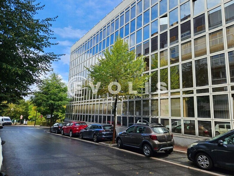 Bureau dans Chatenay Malabry à vendre - Photo de l’immeuble – Image 2 sur 13