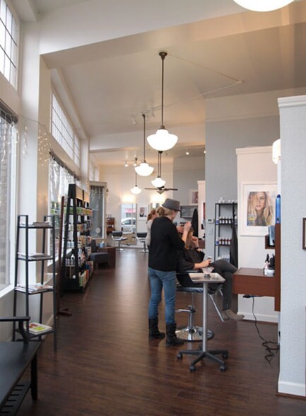 2000-2018 NE Sandy Blvd, Portland, OR à louer - Photo de l’immeuble – Image 3 sur 20