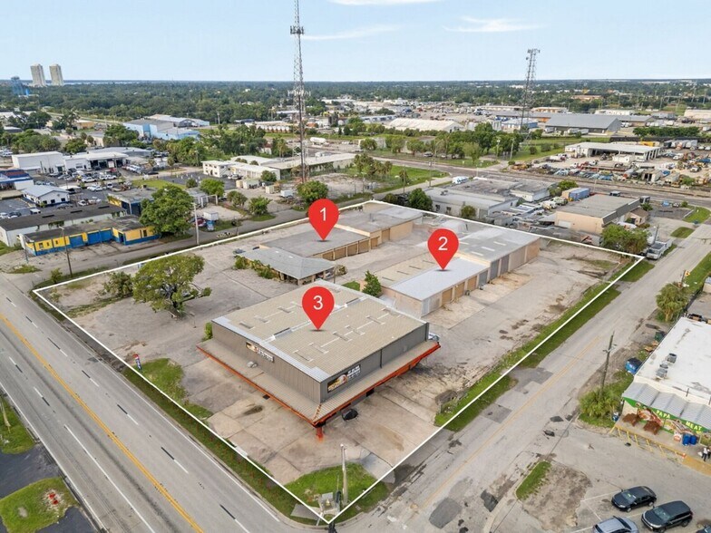 2559 Fowler St, Fort Myers, FL à louer - Photo principale – Image 1 sur 3
