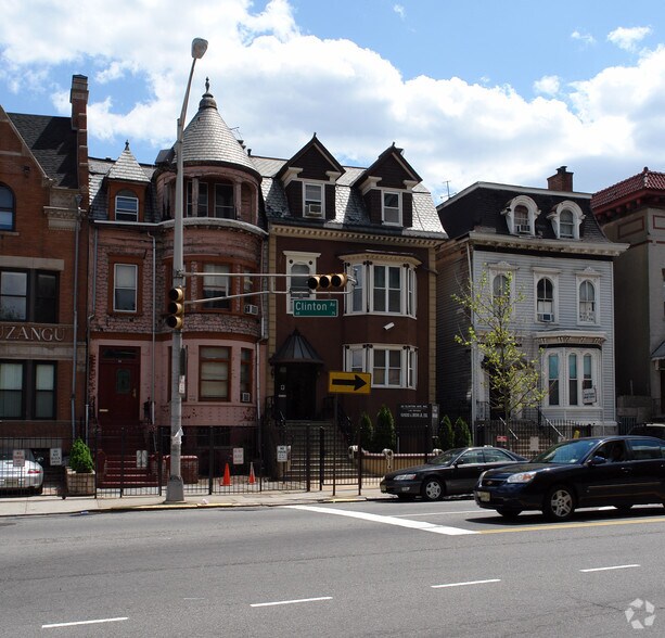 82 Clinton Ave, Newark, NJ à louer - Photo de l’immeuble – Image 2 sur 4